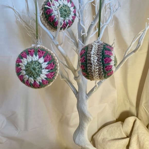 Handmade crochet Christmas ornaments set of 3 - Picture 4 of 4
